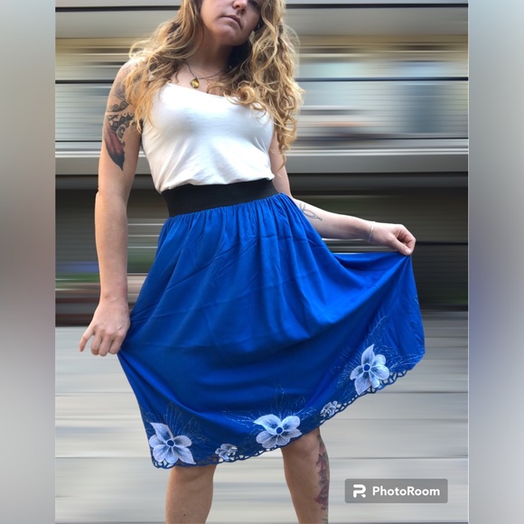 Vintage hand made appliqué lace skirt. Unique delicate work in super soft cotton - Picture 2 of 5